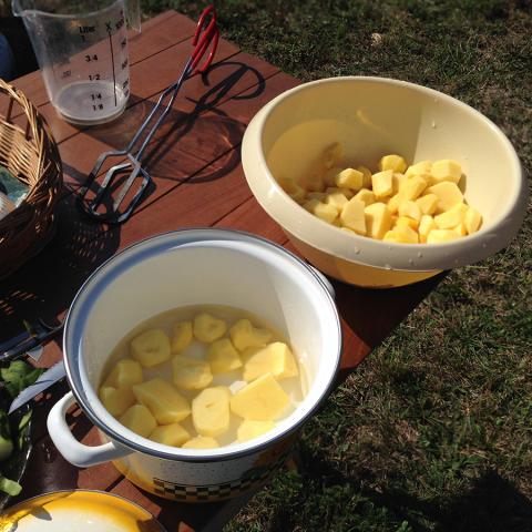снимка на Dishes with a solar cooker