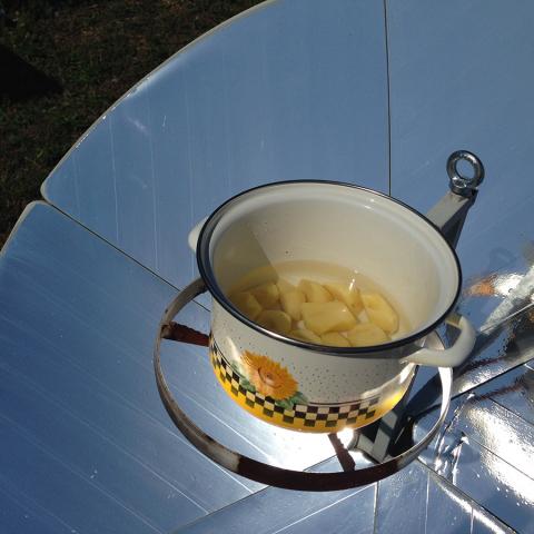 снимка на Dishes with a solar cooker